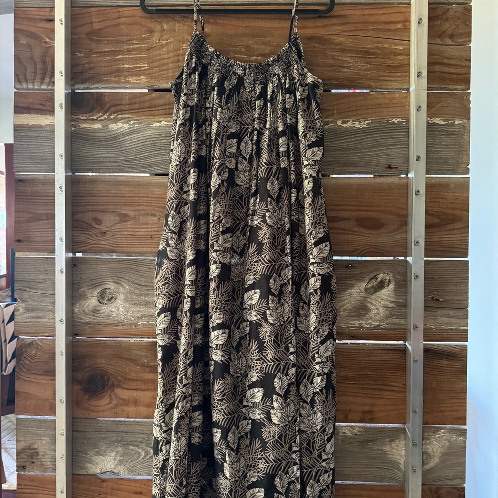 Black and White Leaf Print Maxi Dress